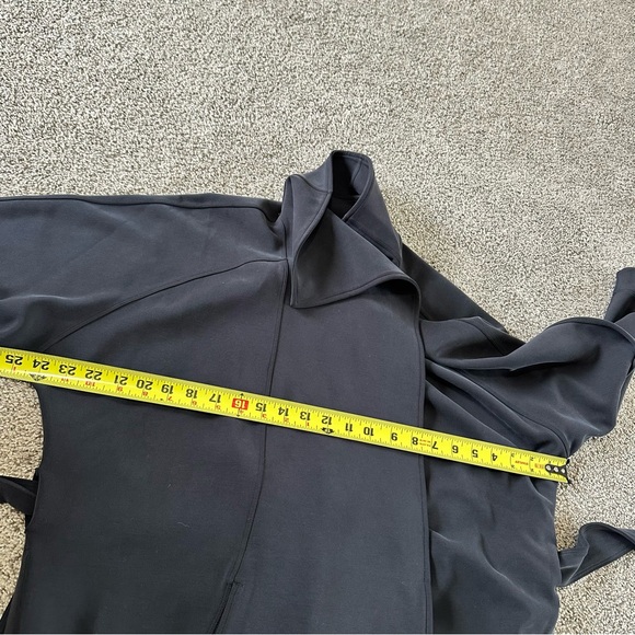 Lululemon Softstreme Belted Wrap Black Size M/L - Picture 12 of 13